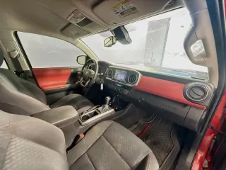 Toyota Tacoma 2022 4x2 SR5 V6 4 puertas Doble Cabina Caja Corta de 5.0 pies
