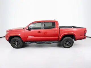 Toyota Tacoma 2022 4x2 SR5 V6 4 puertas Doble Cabina Caja Corta de 5.0 pies