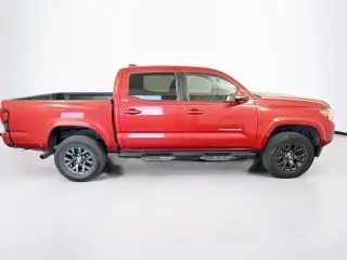 Toyota Tacoma 2022 4x2 SR5 V6 4 puertas Doble Cabina Caja Corta de 5.0 pies