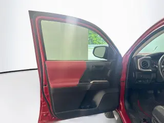 Toyota Tacoma 2022 4x2 SR5 V6 4 puertas Doble Cabina Caja Corta de 5.0 pies