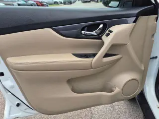 Nissan Rogue 2017 AWD SV 4dr Crossover (lanzamiento de mitad de año)