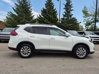Nissan Rogue 2017 AWD SV 4dr Crossover (lanzamiento de mitad de año)