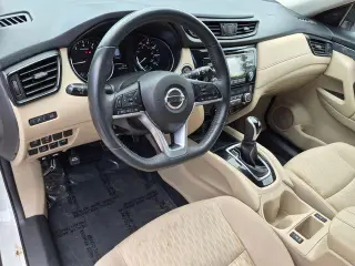 Nissan Rogue 2017 AWD SV 4dr Crossover (lanzamiento de mitad de año)