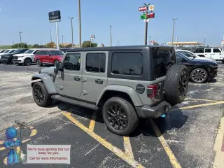Jeep Wrangler Unlimited 2022 4x4 High Altitude 4xe SUV de 4 puertas