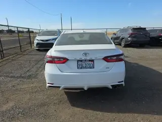 Toyota Camry 2022 SE Sedán de 4 puertas