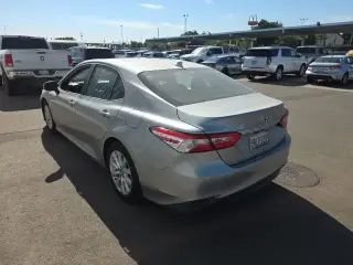 Toyota Camry 2019 SE Sedán de 4 puertas