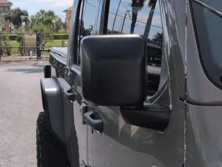 Jeep Gladiator 2020 4x4 Sport Cabina Doble de 4 puertas y caja corta de 5.0 pies