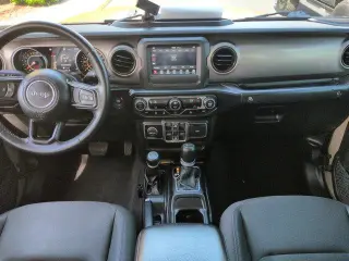 Jeep Gladiator 2020 4x4 Sport Cabina Doble de 4 puertas y caja corta de 5.0 pies