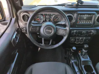 Jeep Gladiator 2020 4x4 Sport Cabina Doble de 4 puertas y caja corta de 5.0 pies