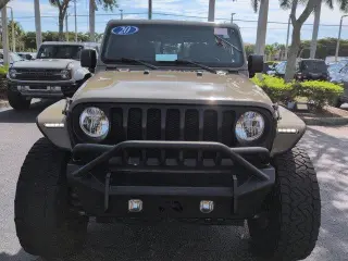 Jeep Gladiator 2020 4x4 Sport Cabina Doble de 4 puertas y caja corta de 5.0 pies