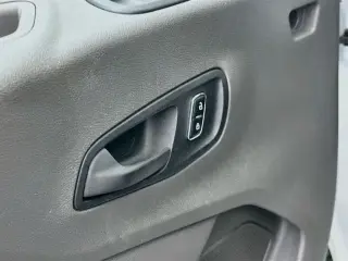 Ford Transit 2025 250 3 puertas SWB techo bajo furgoneta de carga