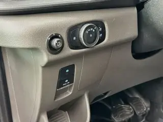 Ford Transit 2025 250 3 puertas SWB techo bajo furgoneta de carga