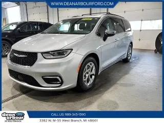 Chrysler Pacifica 2023 Limited Minivan de 4 puertas