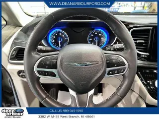 Chrysler Pacifica 2023 Limited Minivan de 4 puertas