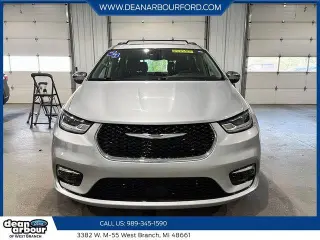 Chrysler Pacifica 2023 Limited Minivan de 4 puertas