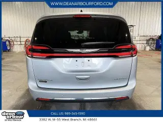 Chrysler Pacifica 2023 Limited Minivan de 4 puertas
