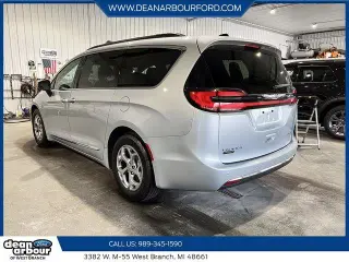 Chrysler Pacifica 2023 Limited Minivan de 4 puertas