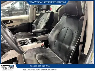 Chrysler Pacifica 2023 Limited Minivan de 4 puertas