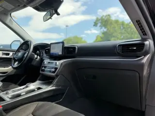 Ford Explorer 2023 AWD XLT SUV de 4 puertas