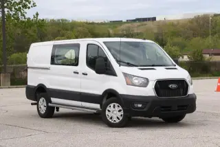 Ford Transit 2025 250 3 puertas Batalla Larga Techo Bajo Furgón de Carga