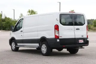 Ford Transit 2025 250 3 puertas Batalla Larga Techo Bajo Furgón de Carga