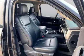 Ford Expedition 2023 4x2 XLT SUV de 4 puertas