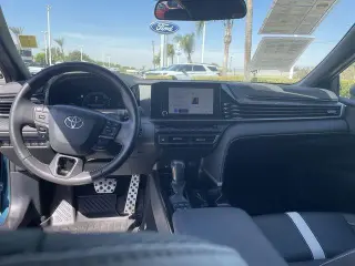 Toyota Camry 2025 SE Sedán de 4 puertas