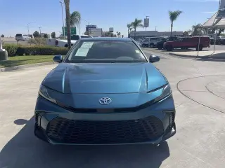 Toyota Camry 2025 SE Sedán de 4 puertas