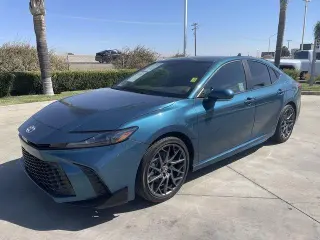 Toyota Camry 2025 SE Sedán de 4 puertas