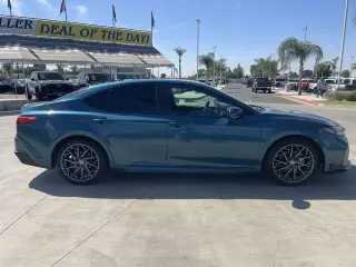 Toyota Camry 2025 SE Sedán de 4 puertas
