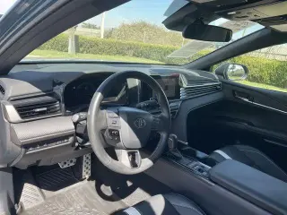 Toyota Camry 2025 SE Sedán de 4 puertas