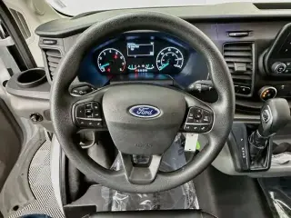Ford Transit 2025 250 3 puertas, distancia entre ejes extralarga (LWB), techo alto, furgoneta de carga extendida