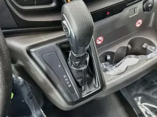 Ford Transit 2025 250 3 puertas, distancia entre ejes extralarga (LWB), techo alto, furgoneta de carga extendida