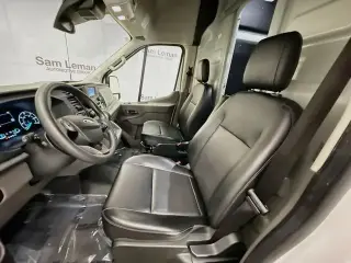 Ford Transit 2025 250 3 puertas, distancia entre ejes extralarga (LWB), techo alto, furgoneta de carga extendida