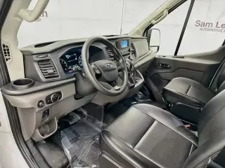 Ford Transit 2025 250 3 puertas, distancia entre ejes extralarga (LWB), techo alto, furgoneta de carga extendida