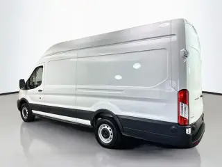 Ford Transit 2025 250 3 puertas, distancia entre ejes extralarga (LWB), techo alto, furgoneta de carga extendida