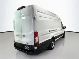 Ford Transit 2025 250 3 puertas, distancia entre ejes extralarga (LWB), techo alto, furgoneta de carga extendida
