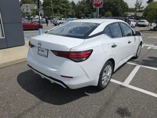 Nissan Sentra 2024 Sedán de 4 puertas