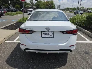 Nissan Sentra 2024 Sedán de 4 puertas