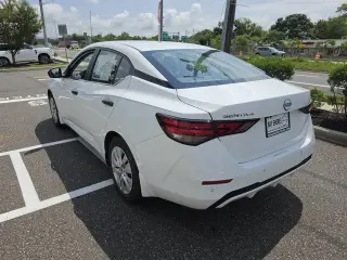 Nissan Sentra 2024 Sedán de 4 puertas