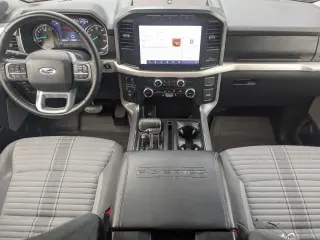 Ford F-150 2023 4x4 XLT 4 puertas SuperCrew batea de 5.5 pies
