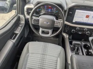 Ford F-150 2023 4x4 XLT 4 puertas SuperCrew batea de 5.5 pies