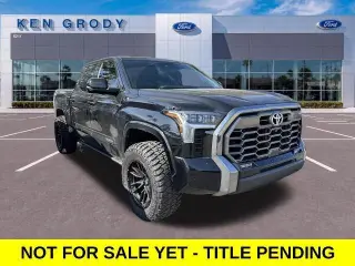 Toyota Tundra 2024 4x4 Limited 4 puertas CrewMax Cab Pickup SB