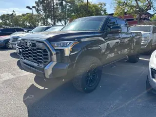 Toyota Tundra 2024 4x4 Limited 4 puertas CrewMax Cab Pickup SB