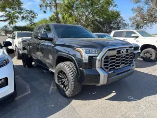 Toyota Tundra 2024 4x4 Limited 4 puertas CrewMax Cab Pickup SB