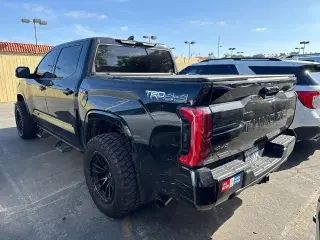 Toyota Tundra 2024 4x4 Limited 4 puertas CrewMax Cab Pickup SB