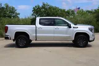 GMC Sierra 1500 2022 4x4 AT4 4 puertas Crew Cab batea corta de 5.8 pies