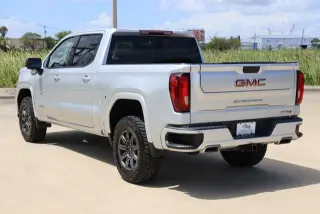 GMC Sierra 1500 2022 4x4 AT4 4 puertas Crew Cab batea corta de 5.8 pies