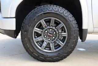 GMC Sierra 1500 2022 4x4 AT4 4 puertas Crew Cab batea corta de 5.8 pies