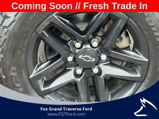 Chevrolet Silverado 1500 2020 4x4 LT Trail Boss Crew Cab 4 p. Cama corta de 6.6 pies